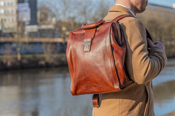 Arzttasche/Rucksack Carmine