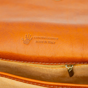 bupell Crossbody/Schultertasche Cinzia aus zertifiziertem pflanzlich gegerbten Leder - Handgemacht in Italien