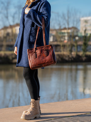bupell Schultertasche Vittoria aus pflanzlich gegerbten Leder - Handgemacht in Italien
